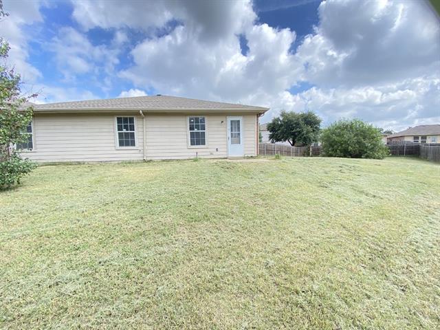 Building Photo - 8016 Meadow View Tr