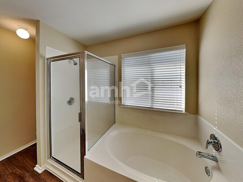 Building Photo - 224 Tolcarne Dr