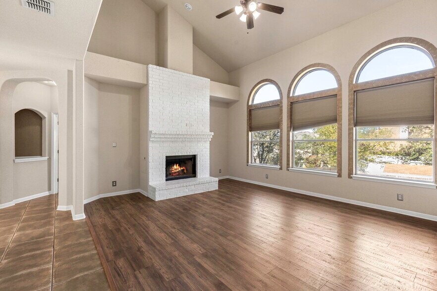 Building Photo - 419 Coyanosa Falls