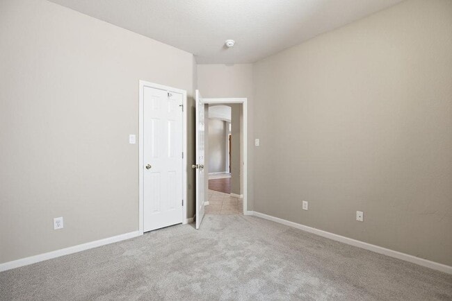 Building Photo - 904 Winding Creek Pl