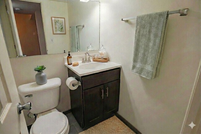 Woodmere 1 Bed Bathroom - Woodmere Apartments
