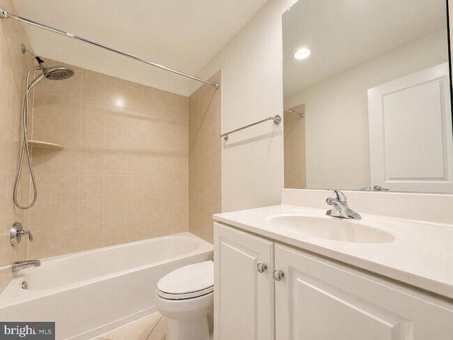 Building Photo - 1824 Potomac Greens Dr