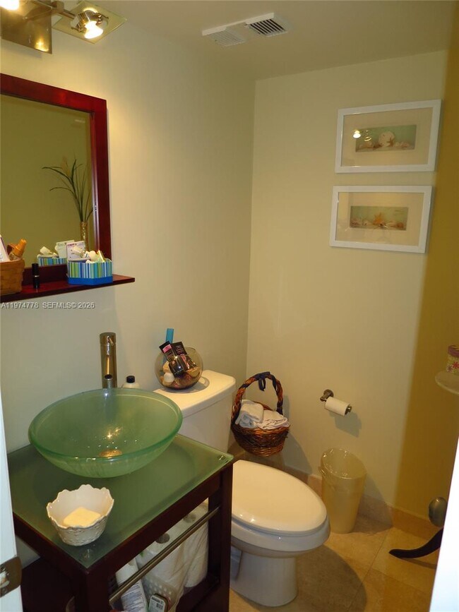 Building Photo - 600 NE 36th St