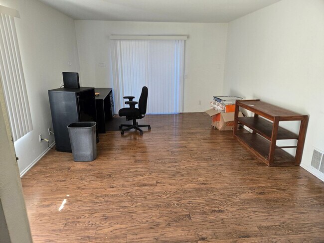 Building Photo - Lovely Ground Level 1 Bedroom 1 Bathroom In Irvine