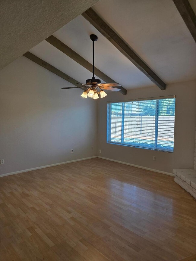 Building Photo - 1615 W Summit Pl