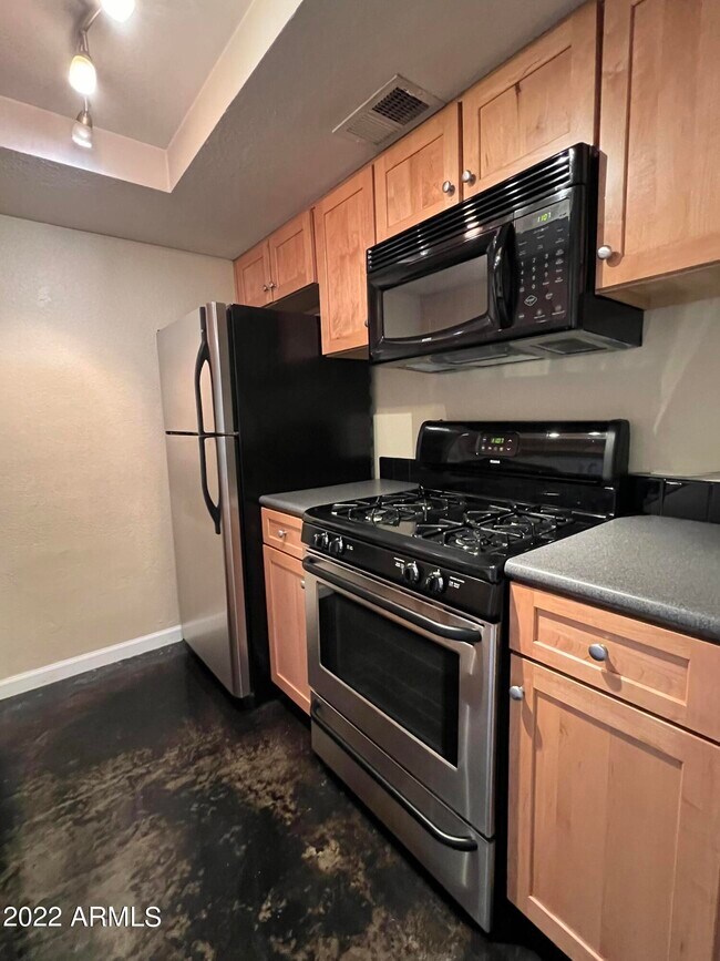 Building Photo - 1718 E Campbell Ave