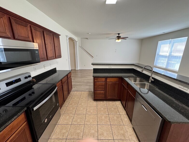 Building Photo - 6718 Sequoia Hills Dr