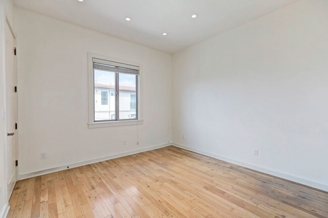 Building Photo - 2027 Butler Ave