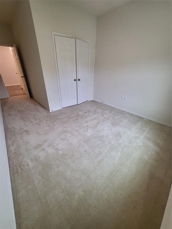 Building Photo - 817 Solitude Dr