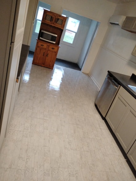 Building Photo - 115 Chatham Dr