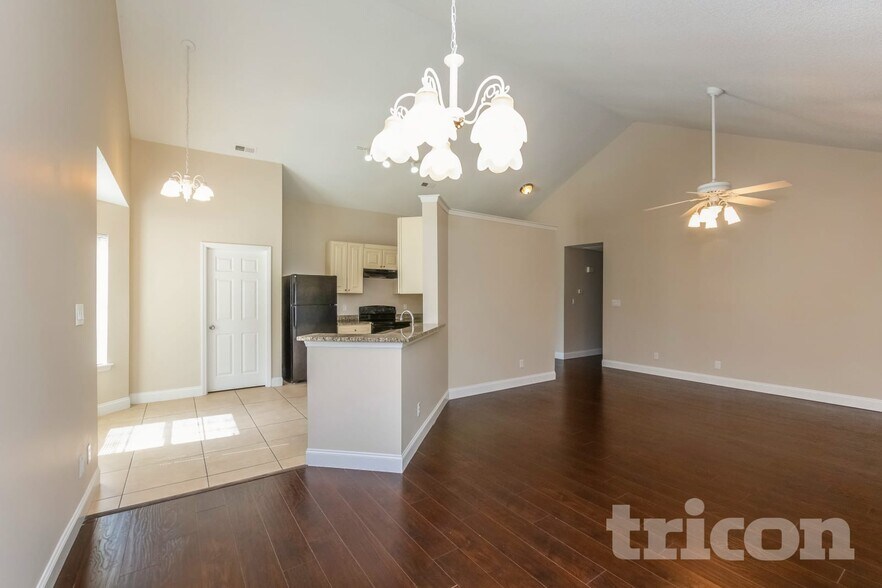 Building Photo - 3226 Twin Falls Ln