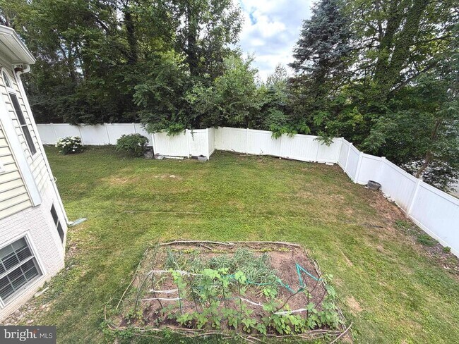 Building Photo - 6529 Fairlawn Dr