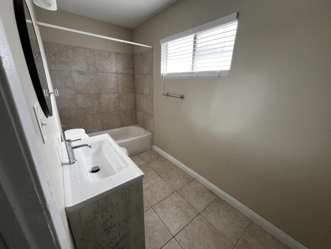 Building Photo - 6941 Appleton Dr