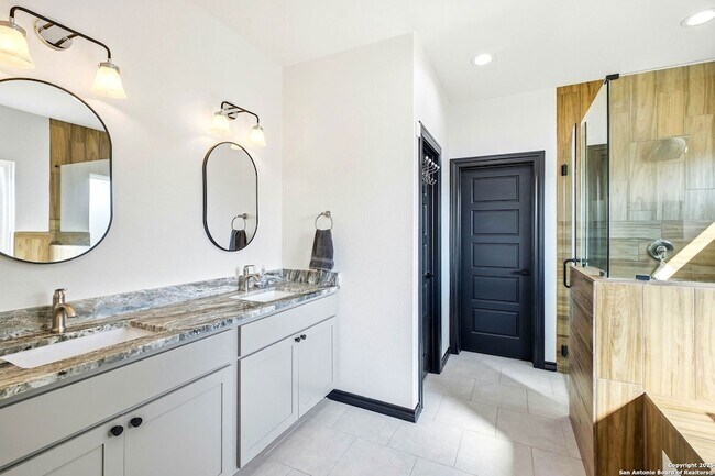 Building Photo - 418 Tawny Oak Cir