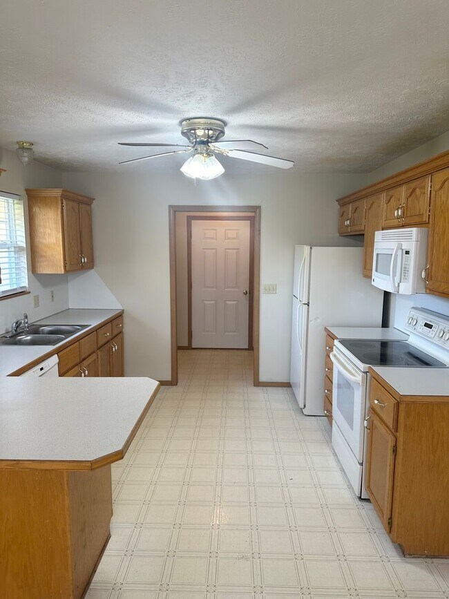 Building Photo - Beautiful Brick Home in Willard!