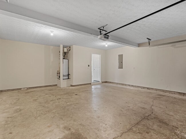 Building Photo - 310 Sarasota Ln