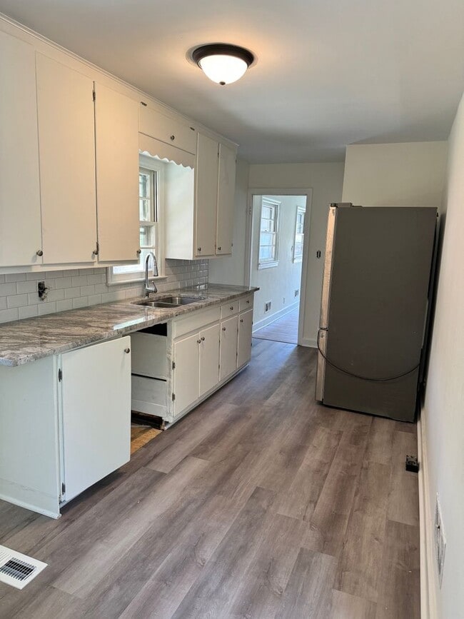 Building Photo - Cute 3 Br, 1 1/2 Bath home for rent