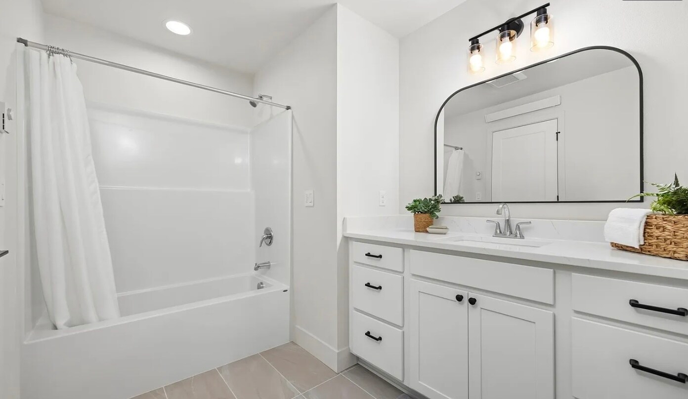 Building Photo - 218 N 54th Pl