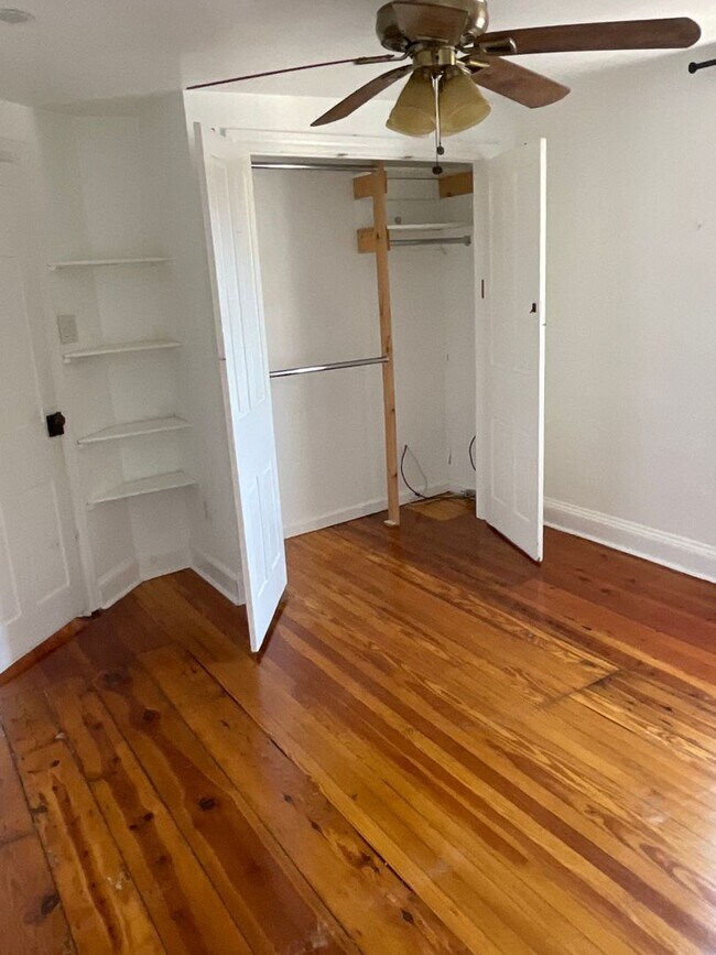 Building Photo - 624 Catharine Street