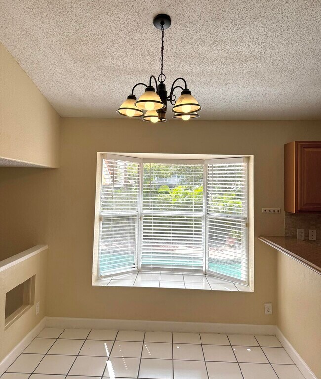 Building Photo - 18292 Clear Brook Cir