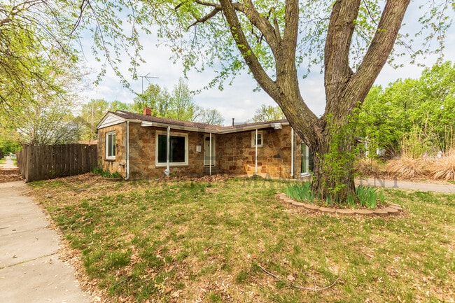 Building Photo - 2903 W Douglas Ave