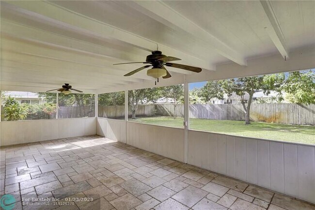 Building Photo - 361 SW 60th Ave