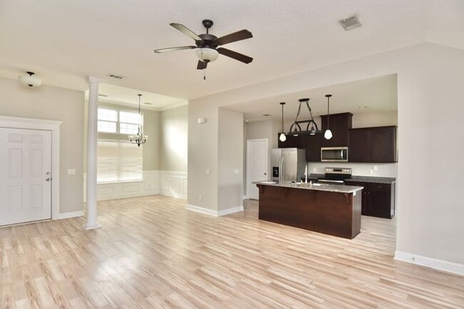 Building Photo - 128 Brasher Dr