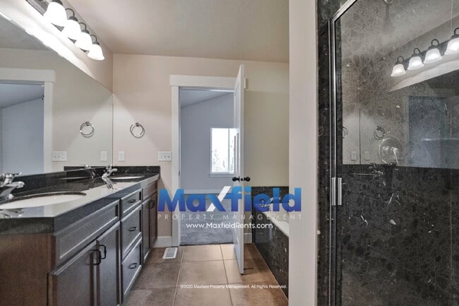 Building Photo - Heart of Riverton Pet Friendly Townhouse 3 BD 2.5 BA 2 GAR