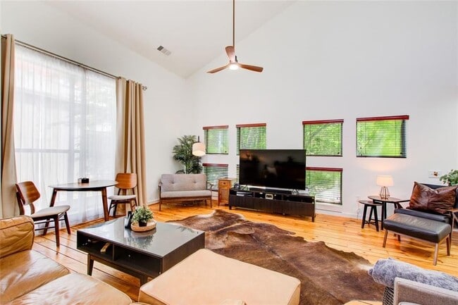 Building Photo - 241 Maynard Terrace SE