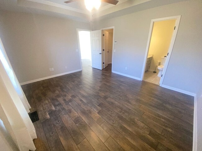 Building Photo - For Lease - 3 Bed, 2 Bath, 1232sqft Home o...