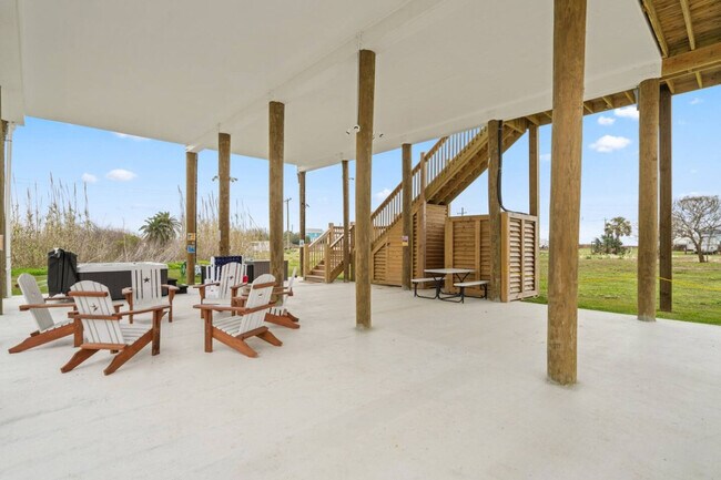 Building Photo - 1062 Cedar Ln