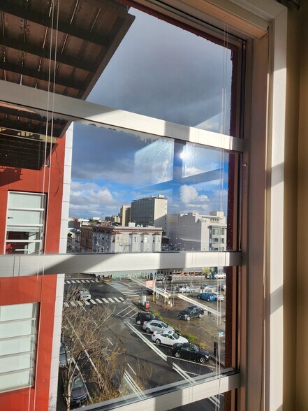 Building Photo - 585 9th St