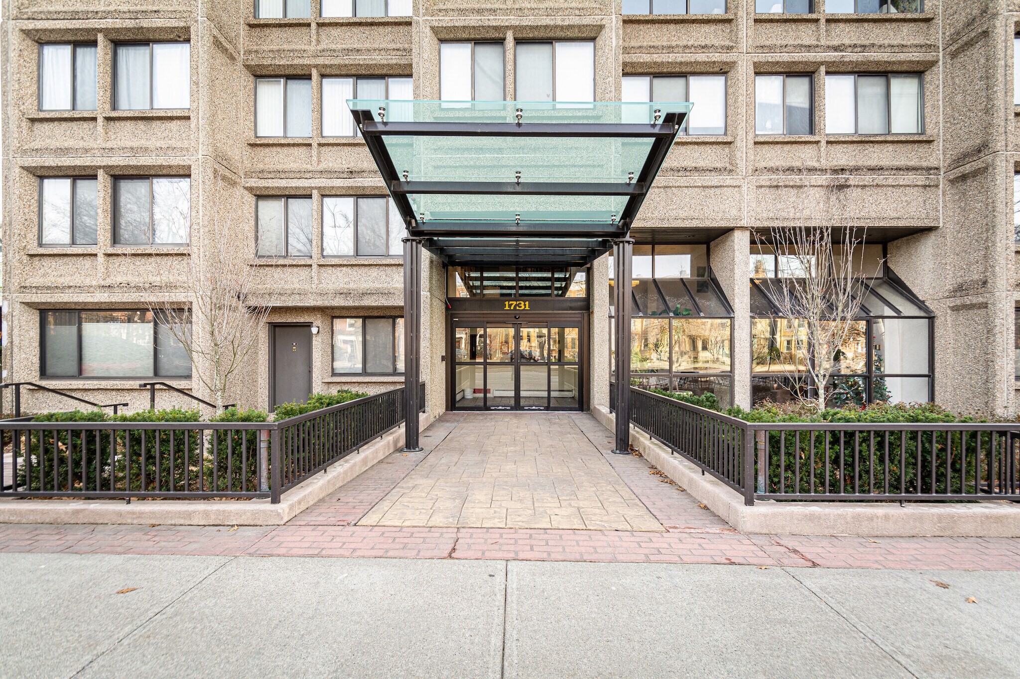 Building Photo - 1731 Beacon St