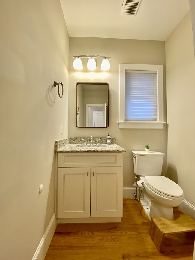 Building Photo - 305 Mallard Ave