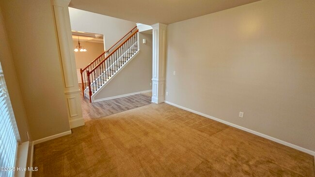 Building Photo - 302 SW Plantation Dr