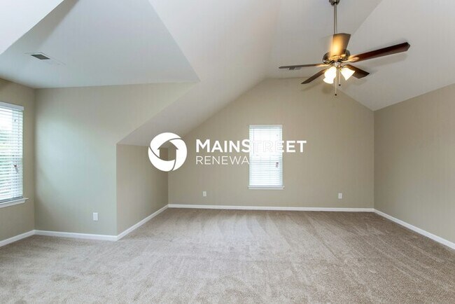 Building Photo - 3 Bedroom Pet-Friendly Home in Charlotte, NC with Main Street Renewal