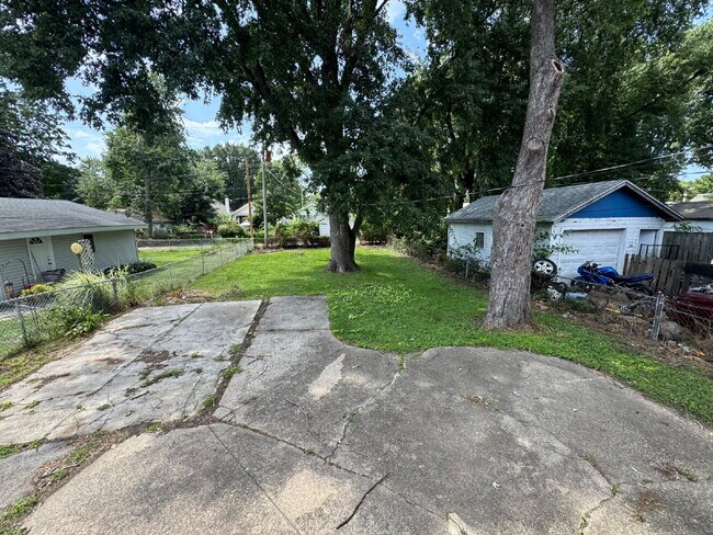 Building Photo - Old Time Rock & Roll — 4 Bedroom Home with Classic Character