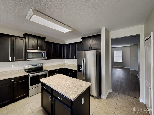 Building Photo - 1617 Tamarind Rd