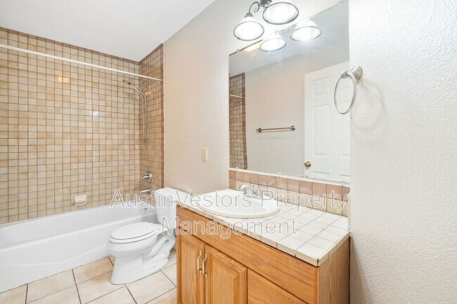 Building Photo - 1005 Canyon Edge Dr