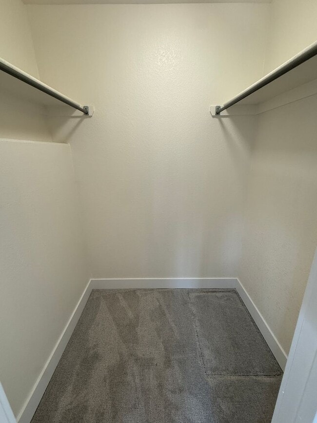 Building Photo - Available NOW! Updated 1 Bedroom 1 Bath Condo for Rent in Jefferson Park