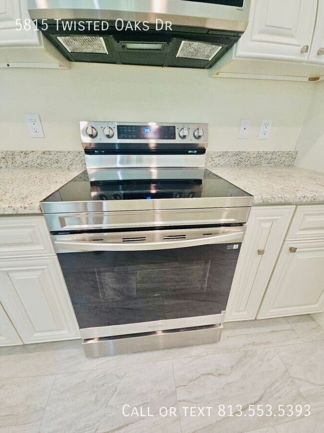 Building Photo - 5815 Twisted Oaks Dr