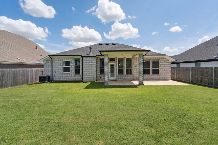 Building Photo - 15908 Buffalo Dr