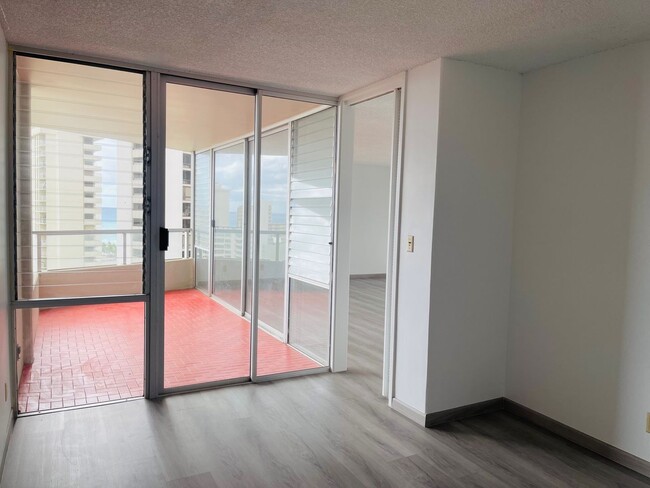 Building Photo - Partly Furnished 1-bedroom, 1-bath condo a...