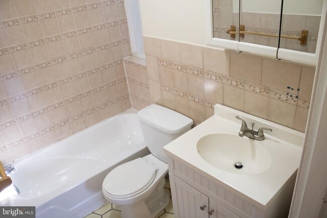 Building Photo - 2210 E York St