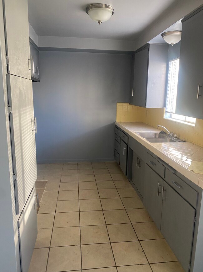 Building Photo - 3759 Lockland Dr
