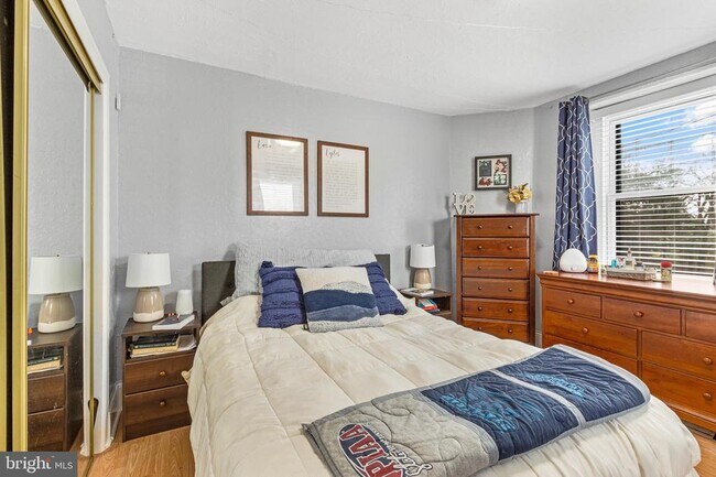 Building Photo - 158 Montgomery Ave