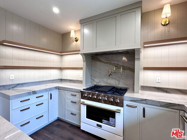 Building Photo - 2180 W 31st St
