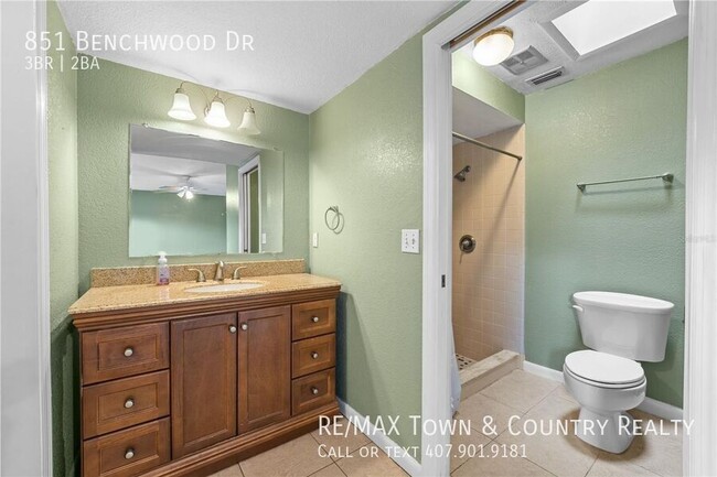 Building Photo - 851 Benchwood Dr