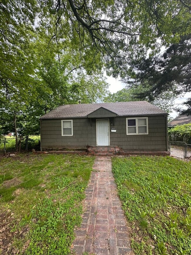Primary Photo - 3bedrooms 1 full bathroom.
