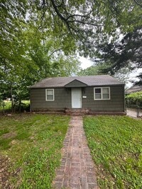 Building Photo - 3bedrooms 1 full bathroom.